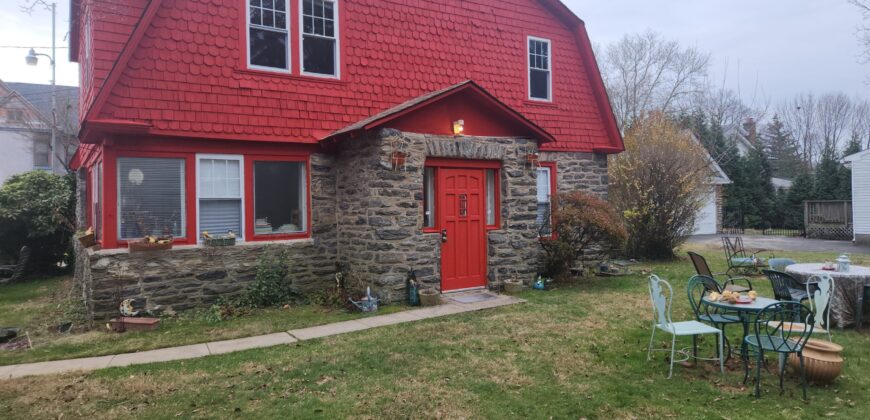 Spacious 2 bedroom 1 bath Cottage House in Elkins Park