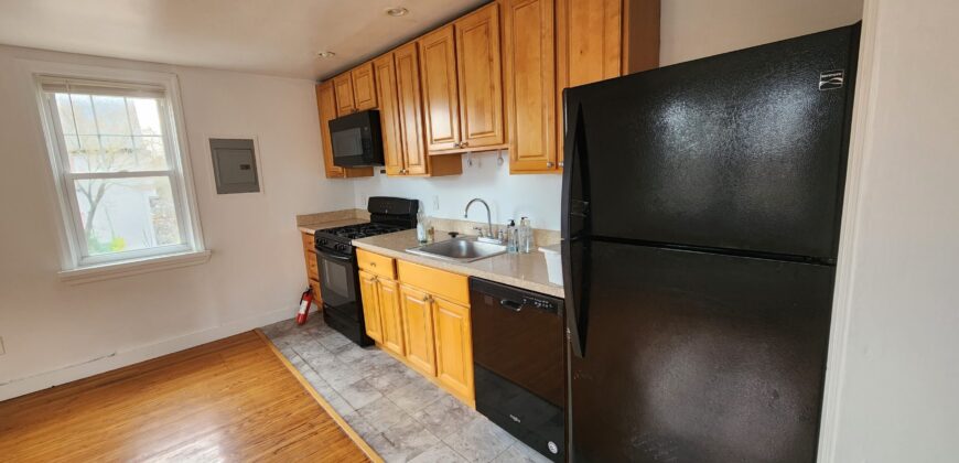 Spacious 2 bedroom 1 bath Cottage House in Elkins Park