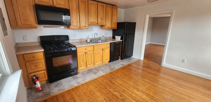 Spacious 2 bedroom 1 bath Cottage House in Elkins Park