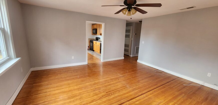 Spacious 2 bedroom 1 bath Cottage House in Elkins Park