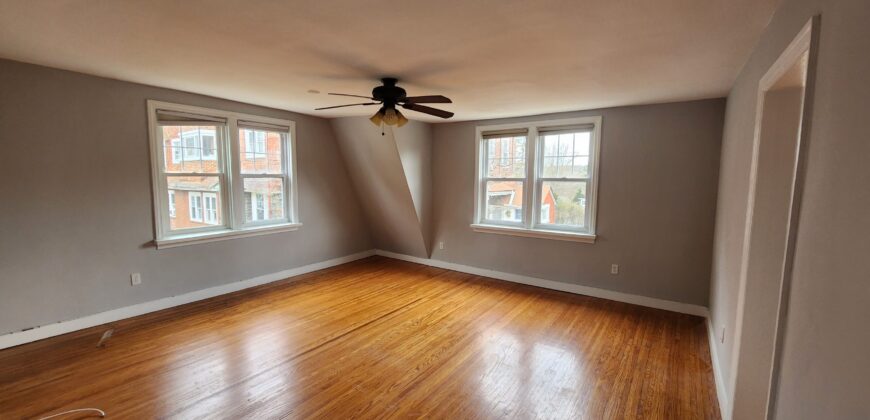 Spacious 2 bedroom 1 bath Cottage House in Elkins Park