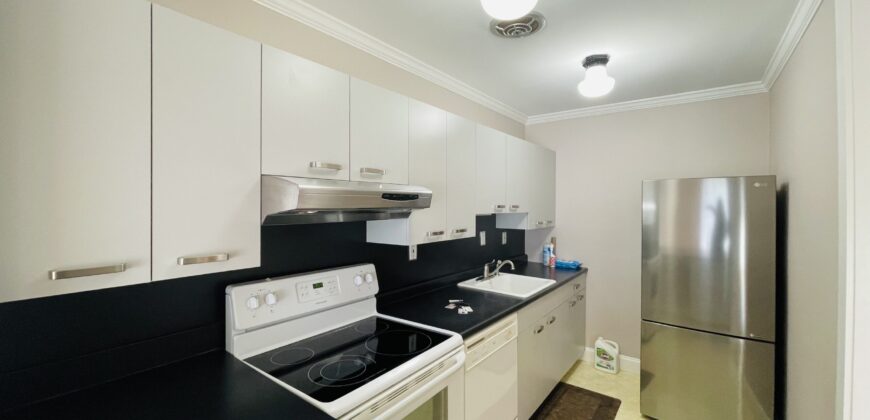 Large 1 Br Unit with walk in closet and new appliances