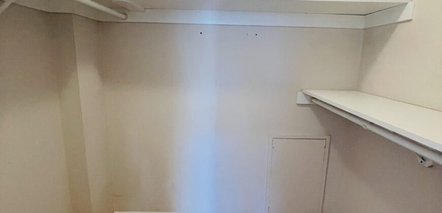 Large 1 Br Unit with walk in closet and new appliances