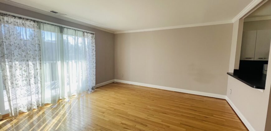 Large 1 Br Unit with walk in closet and new appliances